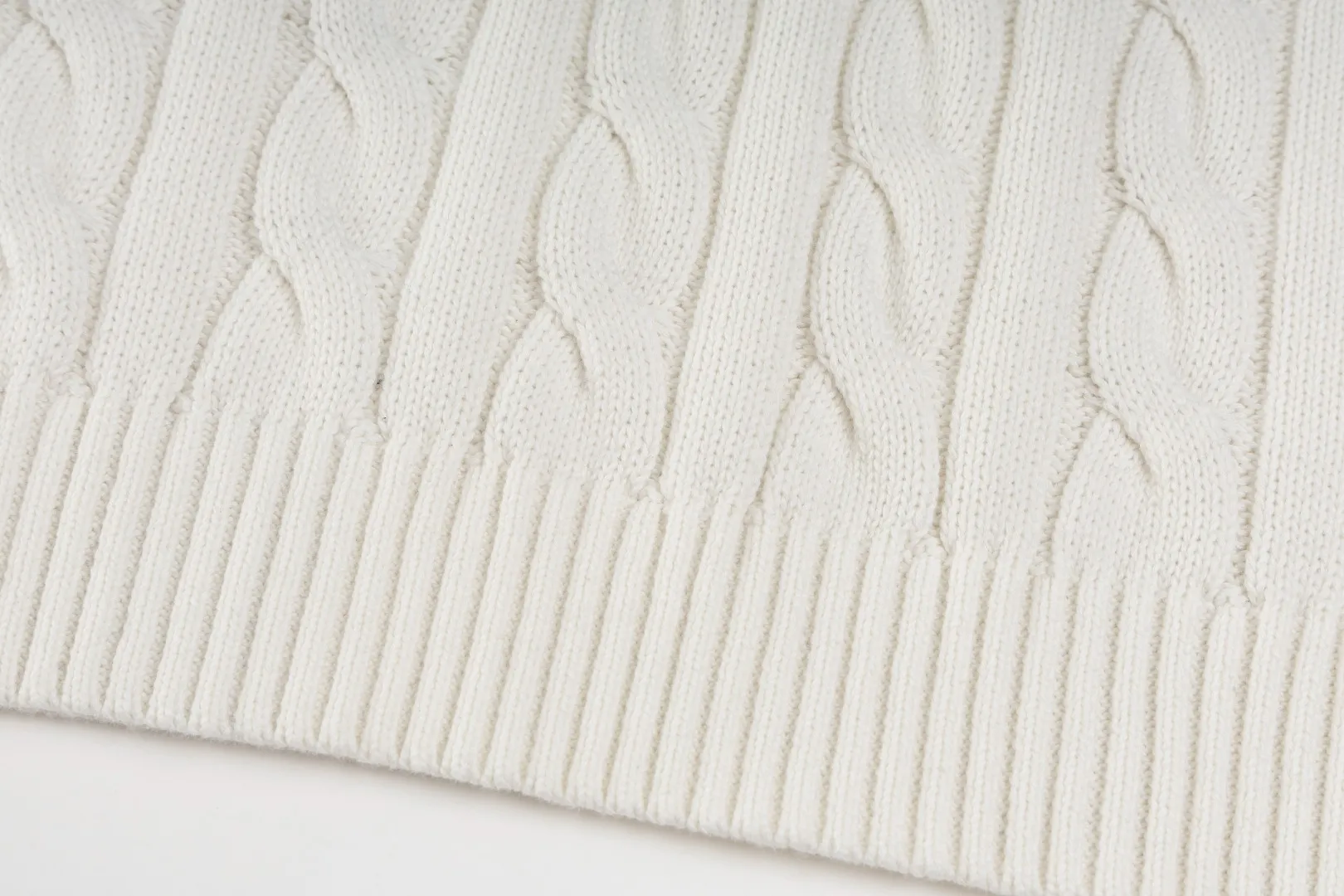 P176 #R82 Ralph Lauren Small Label Cable V Neck Vest Sleeveless Twist Sweater Women's Top Size: XS S M L Color: White Yellow Light Blue Pink Khaki Gray Navy Black Classic Cotton Yarn 100% White Cotton High Quality Classic Style Has Always Been Popular! The workmanship details are very good! Wearing a vest with a shirt is always the standard, with classic brand embroidery on the chest! All major stars have the same style! Best for couples. High quality goods! Xinjiang cotton micro-elastic and smooth fabric has excellent quality. Pure cotton is soft and skin-friendly. Length: 60/61/63/65 Bust: 44/46/49/52 Shoulder width: 36/37.5/39/41